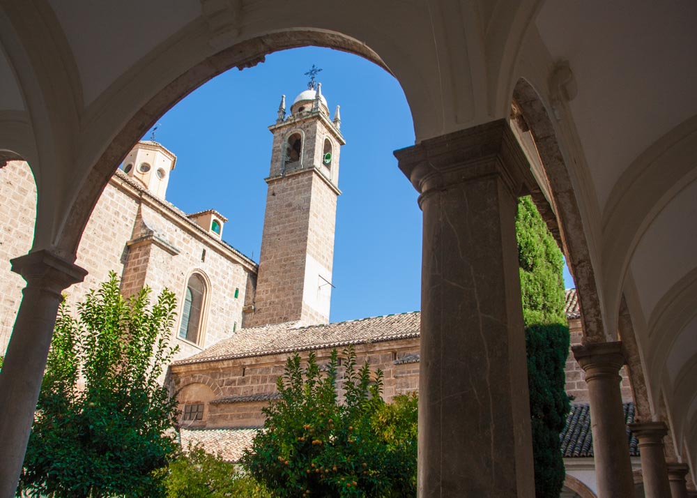 Patio del Monasterio de la Cartuja de Granada Reserva online tu visita a el Monasterio de la Cartuja de Granada